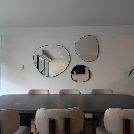 Espejo Decorativo de Pared Forma Orgánica con Marco Negro | Set de 3 Espejos Asimétricos